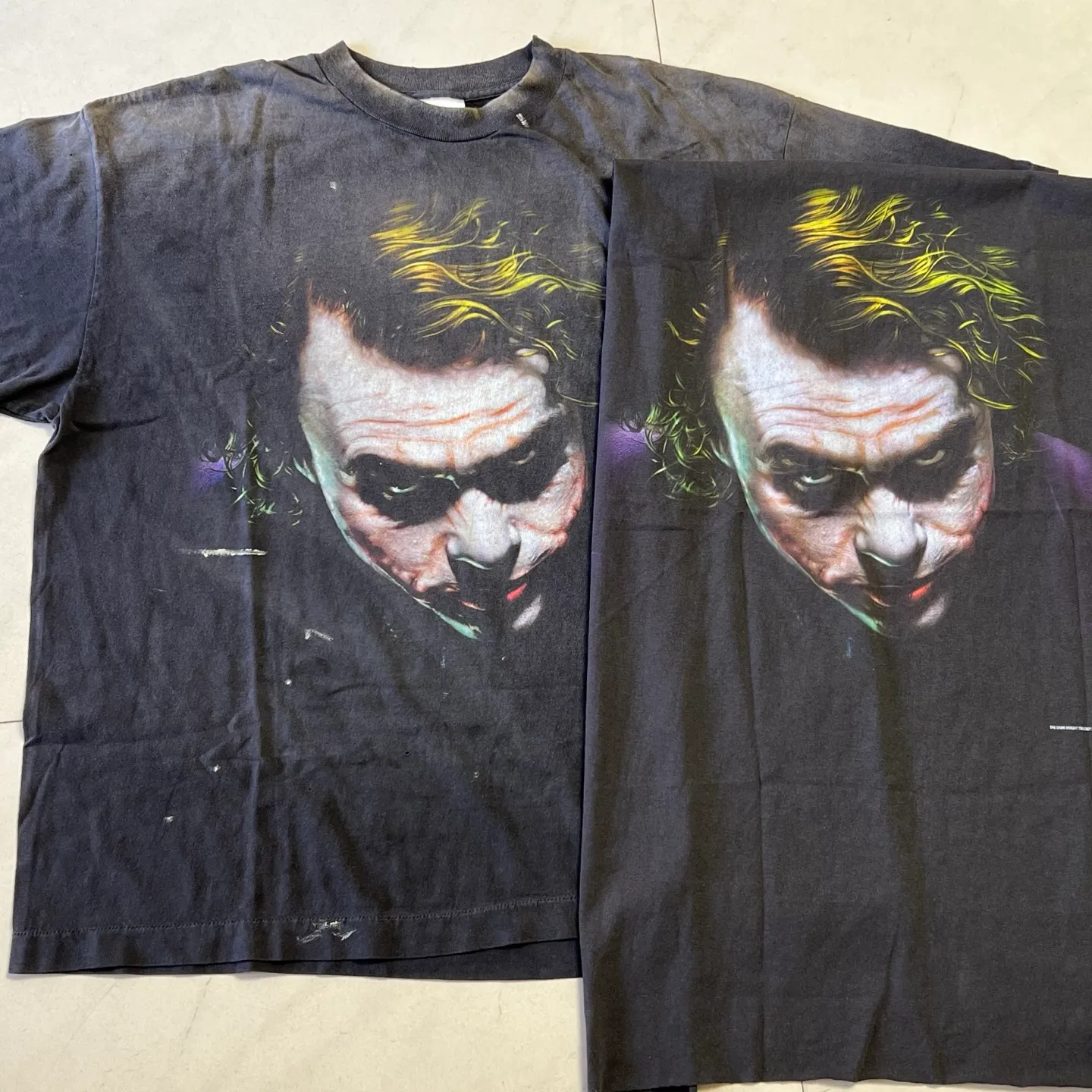 ⚠️This season's most important Batman and Joker IP collaboration SAINT Mxxxxxx x The Dark Knight BTM SS TEE /JOKER/BLACK Dark Knight Batman co-branded Joker character TEE Washed black S-XL Assute ready-to-wear dyeing, faded, re-washed and distressed, authentic proofing, custom-woven correct main mark, washed mark, difference between pictures and production, top-notch printing technology, God restores every pore of the Joker's headshot